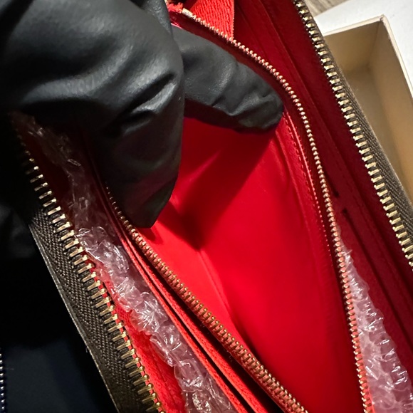 Louis Vuitton Zippy Monogram Wallet - Picture 6 of 15